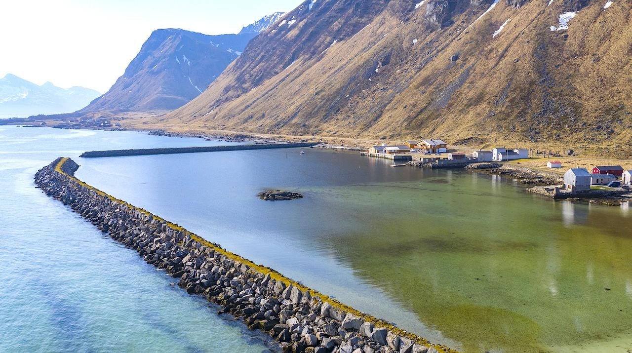Vill nordnorsk natur omkranser eiendommen. Galleribilde