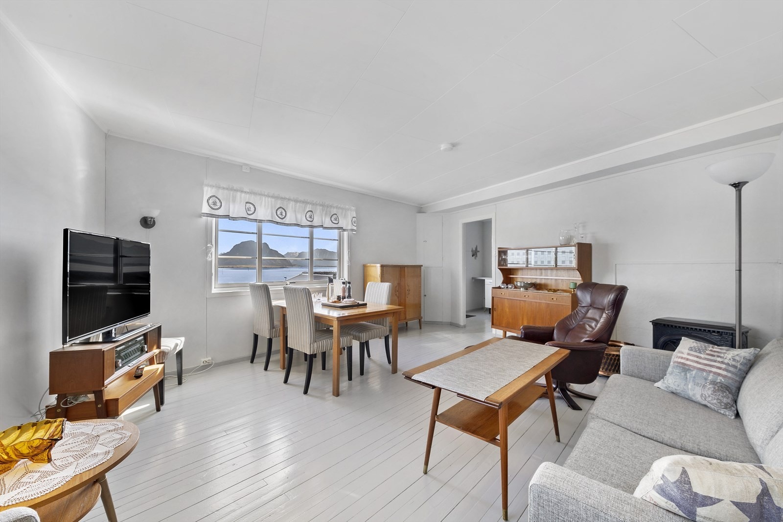 Godt med naturlig lysinnslipp i leilighet en som også gir gode utsiktsforhold. Galleribilde