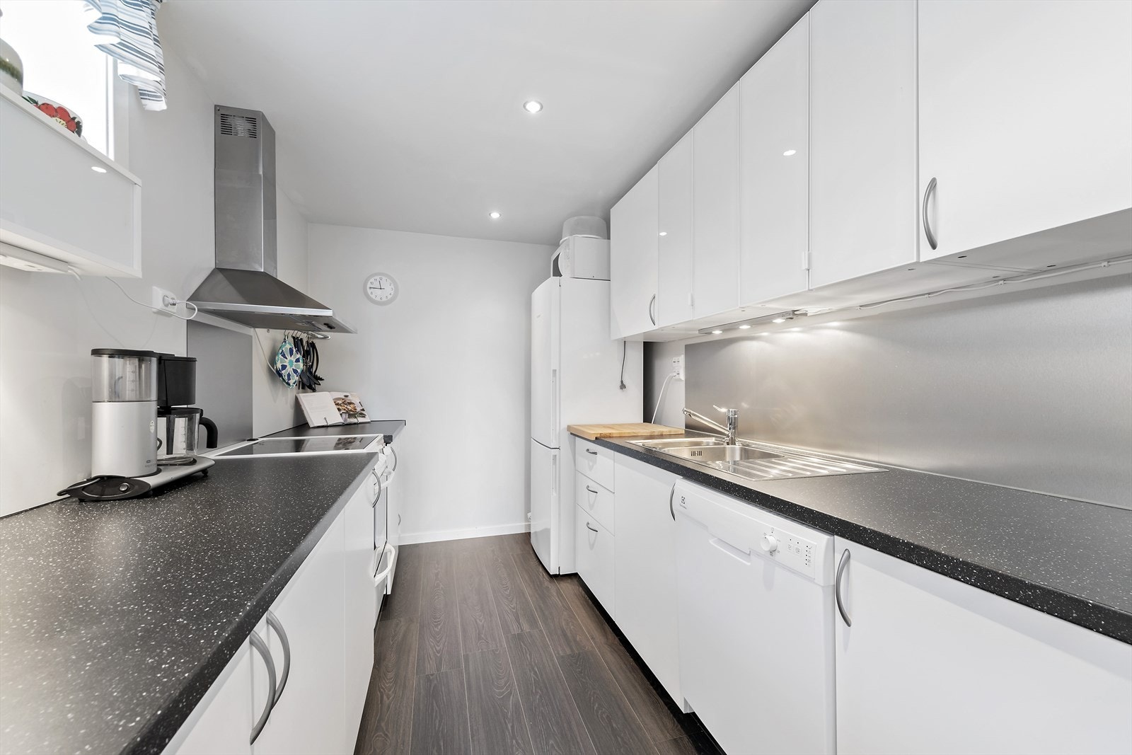 Kjøkken i underetasjen. Galleribilde