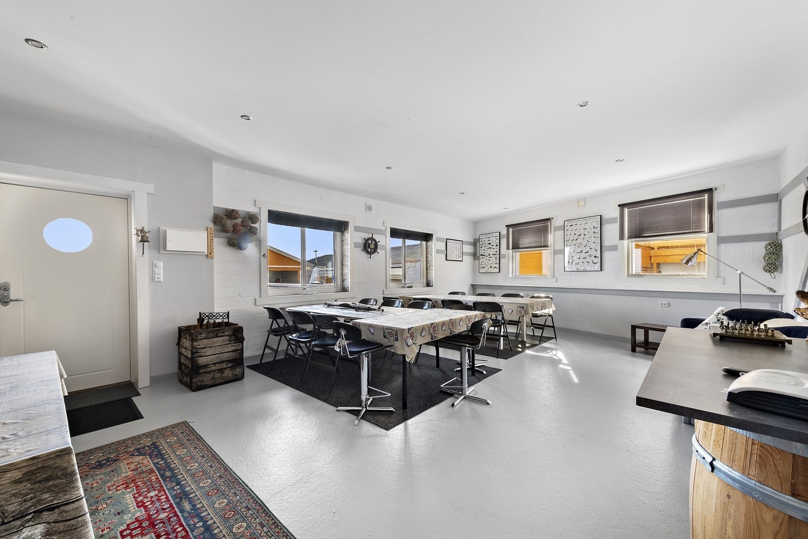 Storstue/aktivitetsrom i underetasje på hovedhuset. Galleribilde