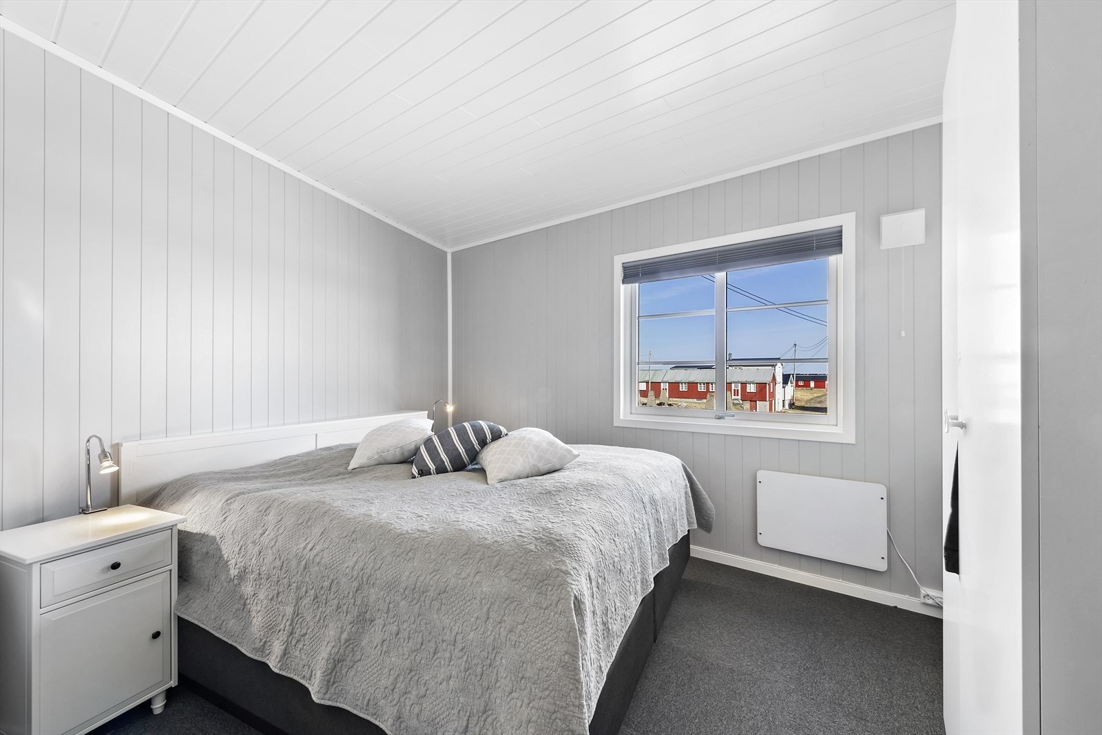 Soverom på hovedplan i leilighet en. Galleribilde