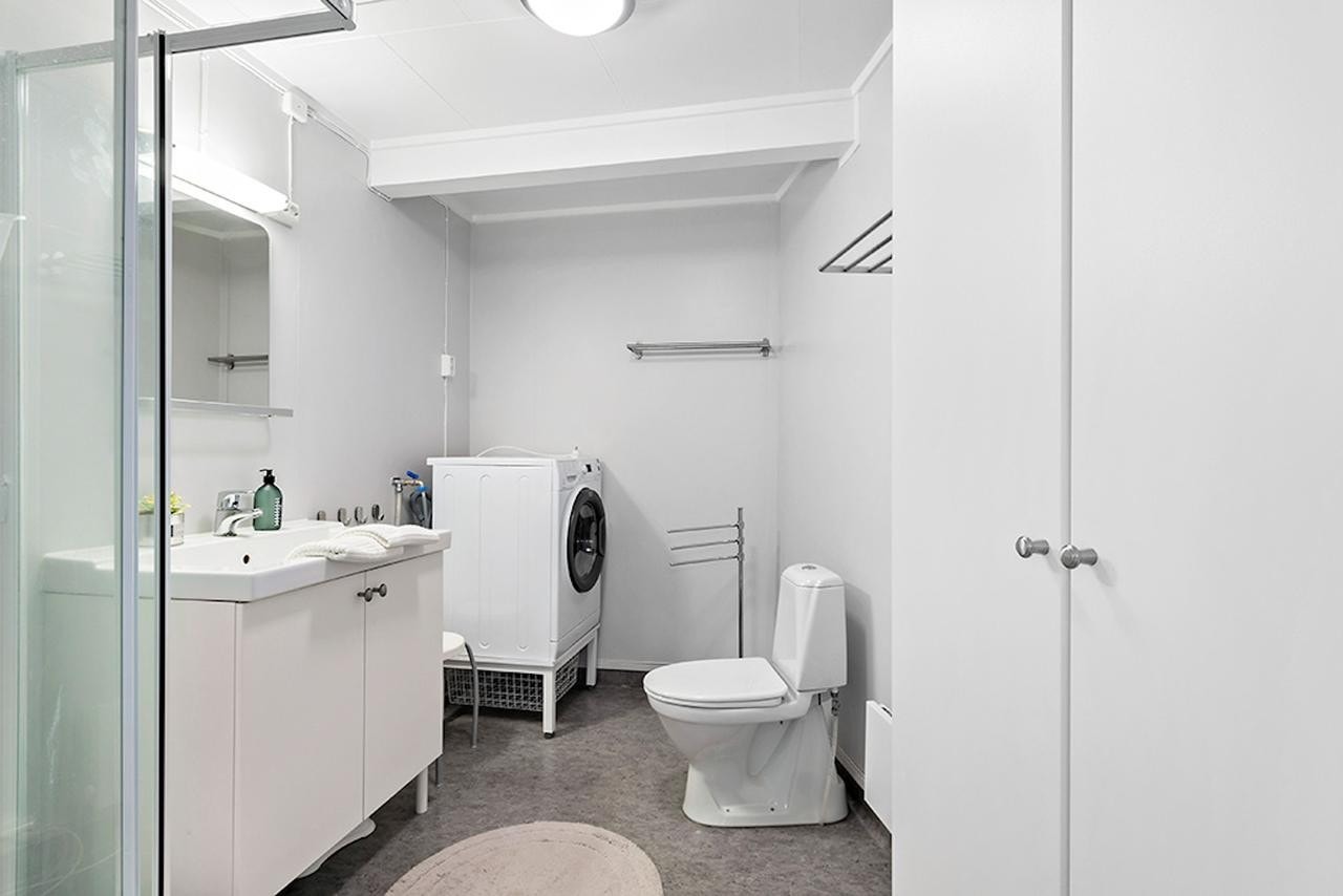 Bad i leilighet to er godt utstyrt og innehar pen standard. Galleribilde