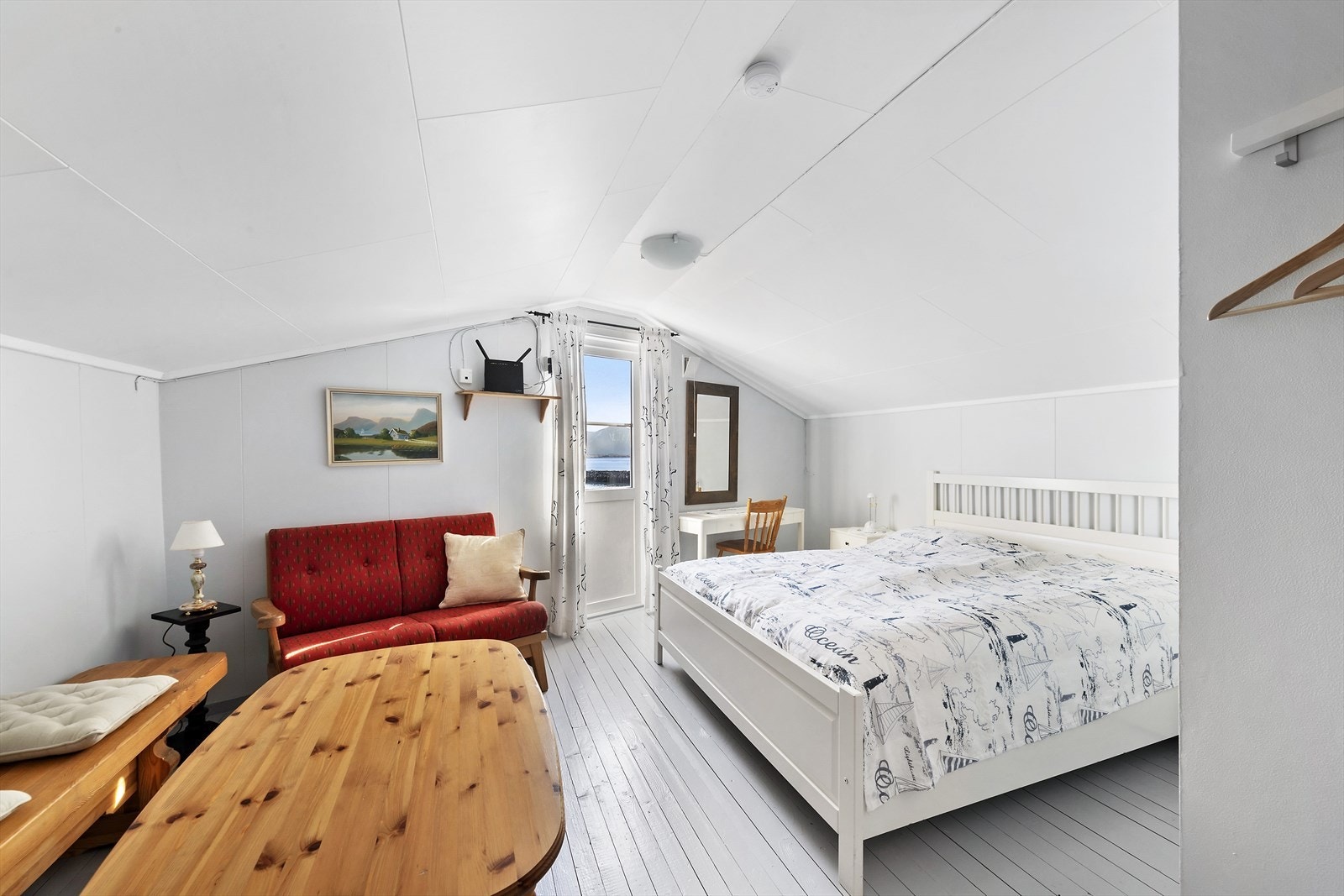 Soverom to av to på loft til leilighet en. Galleribilde