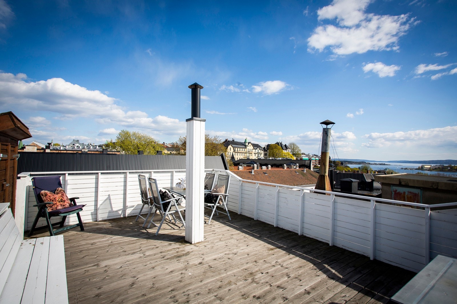 Sommerdagene kan også nytes på en flott, felles takterrasse, med strålende utsikt over Bygdøy og Oslofjorden. Takterrassen har sittegrupper og et areal på ca. 30 kvm. Galleribilde