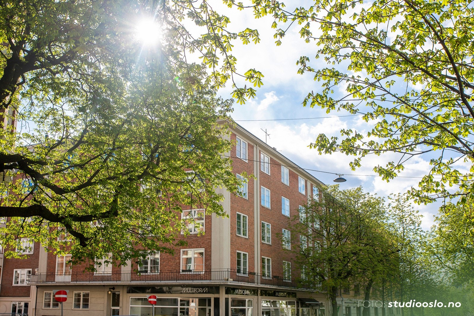Beliggenheten er utmerket, og Bygdøy allé er fullspekket av gode servicetilbud. Galleribilde