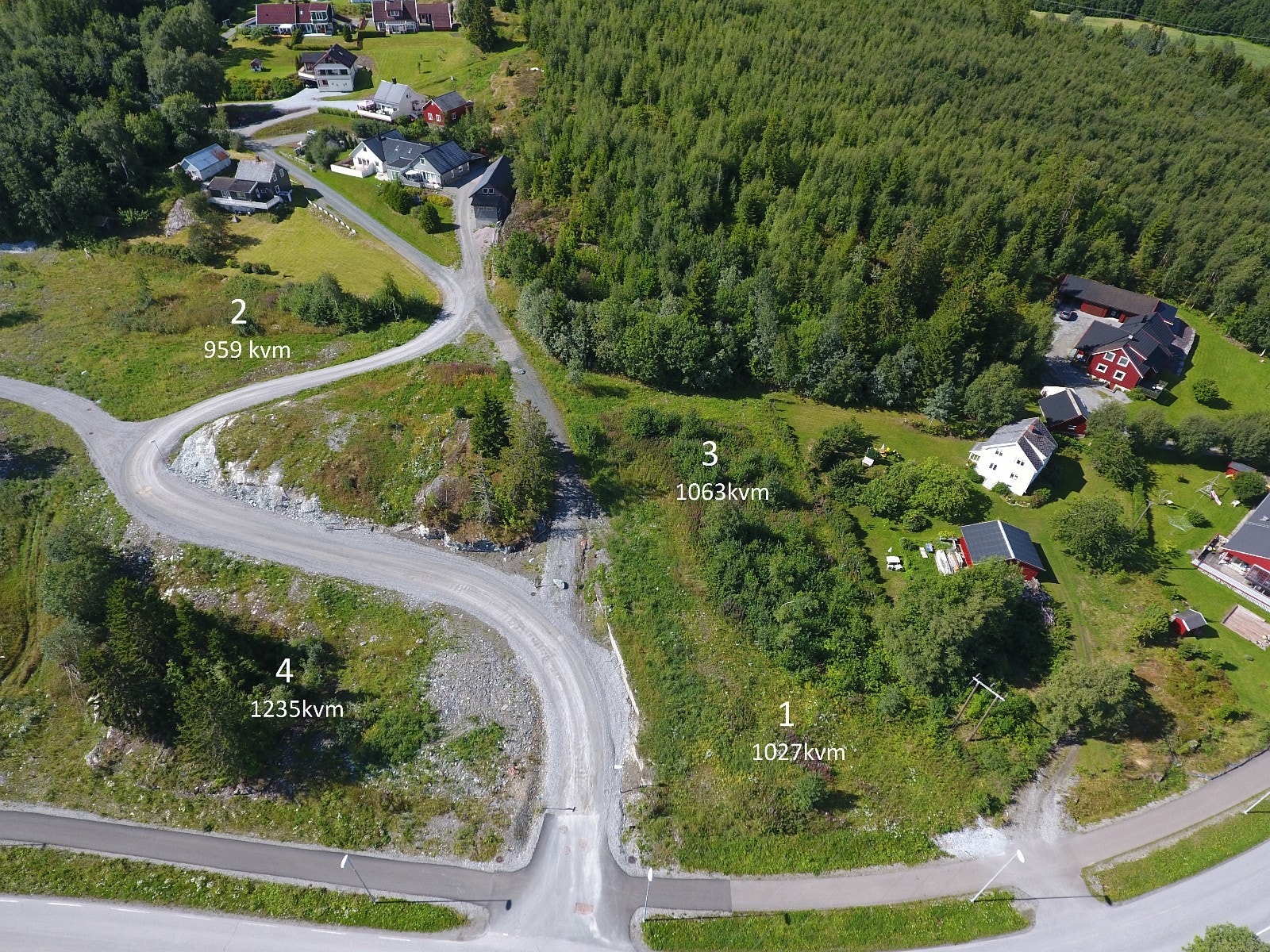 Skråfoto med tomteangivning (adressenummer og areal) Galleribilde
