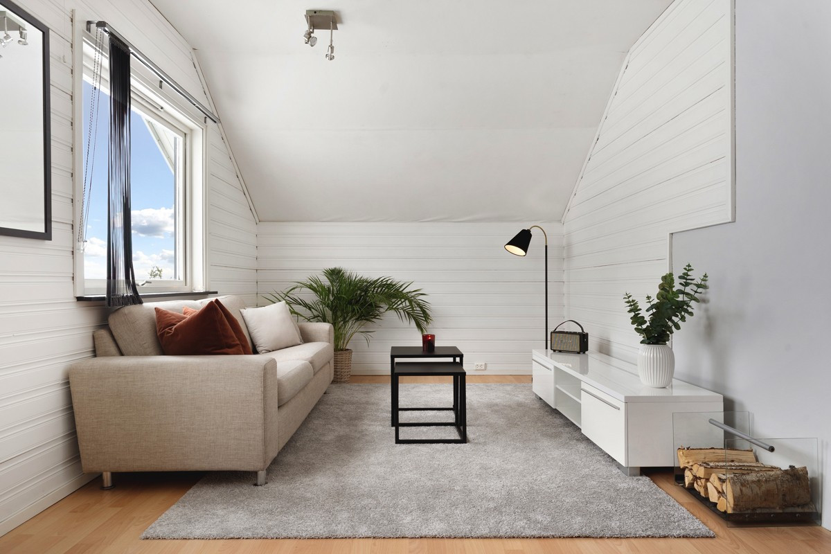 I 2.etasje er det en loftstue som passer perfekt som tv-stue