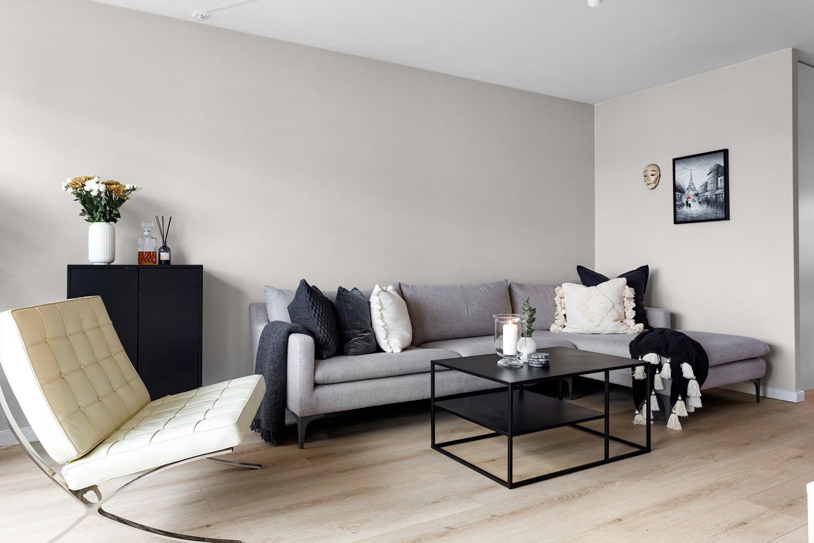 Leiligheten fremstår som meget pent vedlikeholdt og med lite bruksslitasje Galleribilde