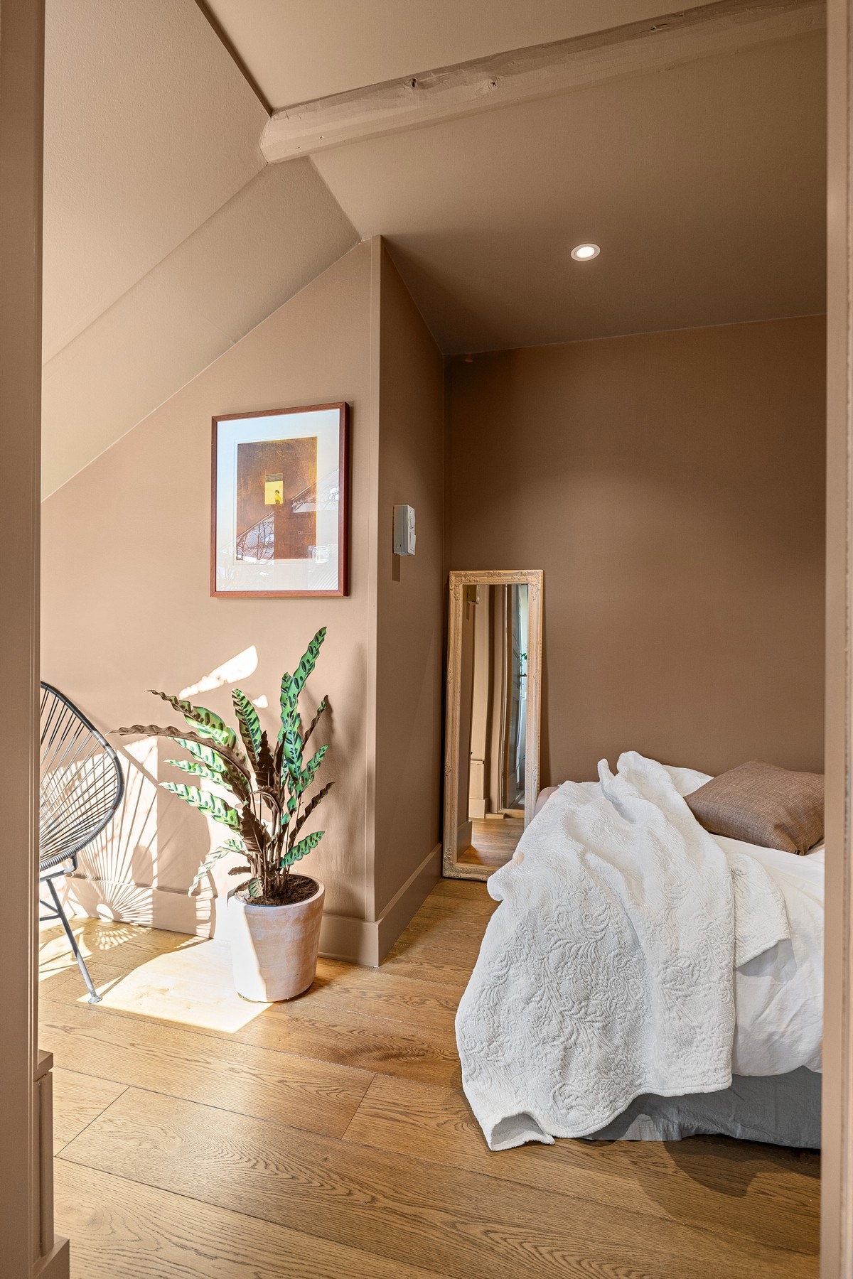 Hele leiligheten er malt i deilige, tidsriktige farger - alt er nøye gjennomtenkt og gjennomført. Galleribilde