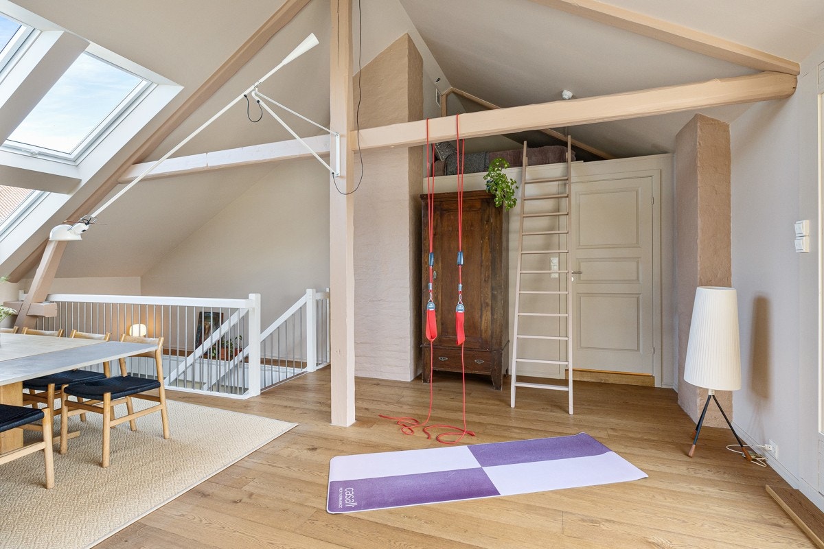 Som du ser så kan de solide takbjelkene by på flere kreative muligheter. Bjelkene har også perfekt avstand for hengekøye. Galleribilde