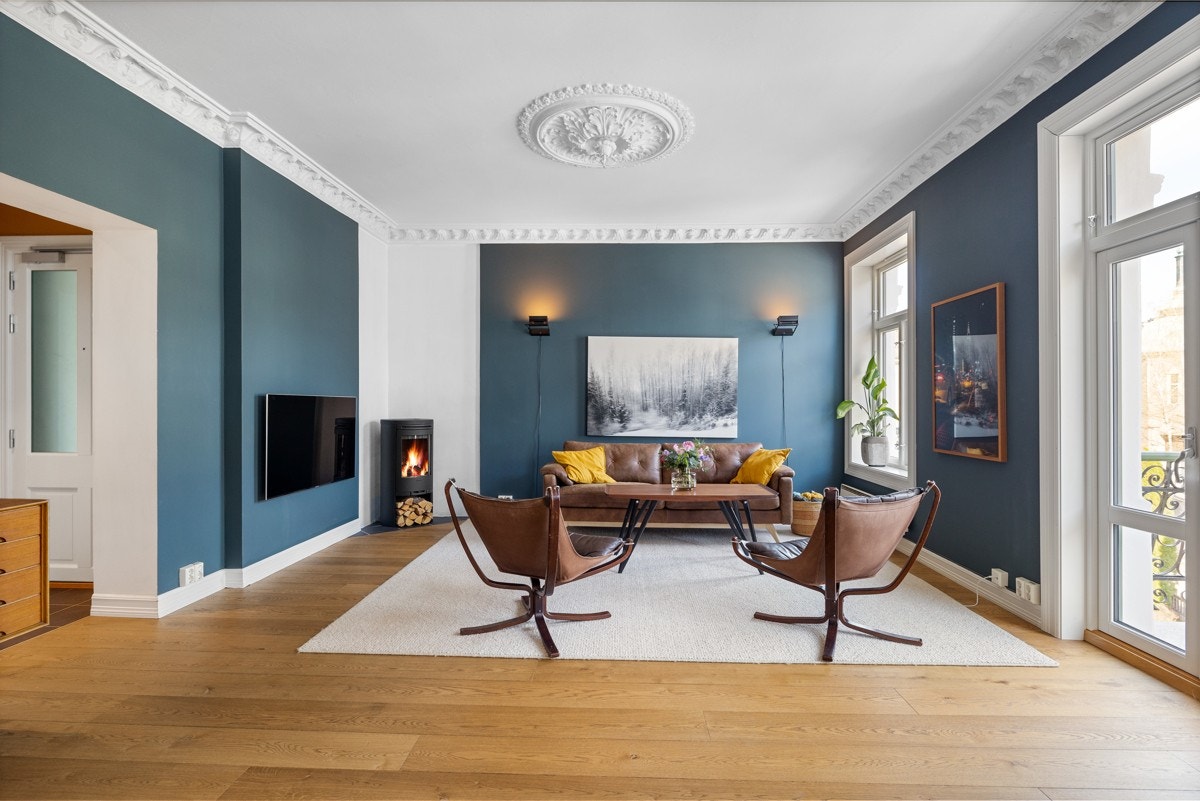 I tillegg til peisovn så har leiligheten elektrisk oppvarming. Det er gulvvarme på bad og vaskerom Galleribilde