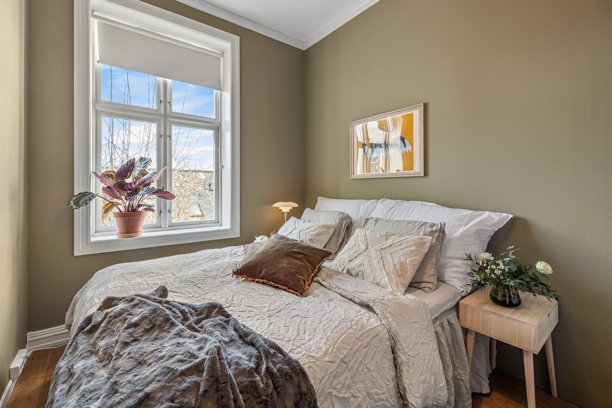 Hoveddelen av leiligheten har to soverom - ett i hovedetasjen og ett i loftetasjen. Galleribilde