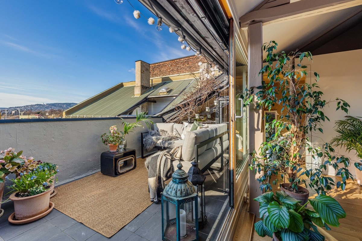 Velkommen til Schwensens gate 10 A - En stor, eksklusiv leilighet over to etasjer med egen praktikantdel. Galleribilde