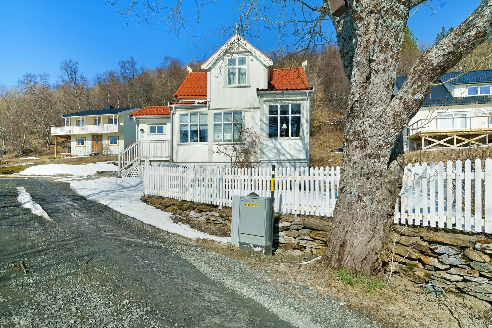 Stor tomt på nesten 3 mål - innenfor bomringen med gåavstand til alt Galleribilde