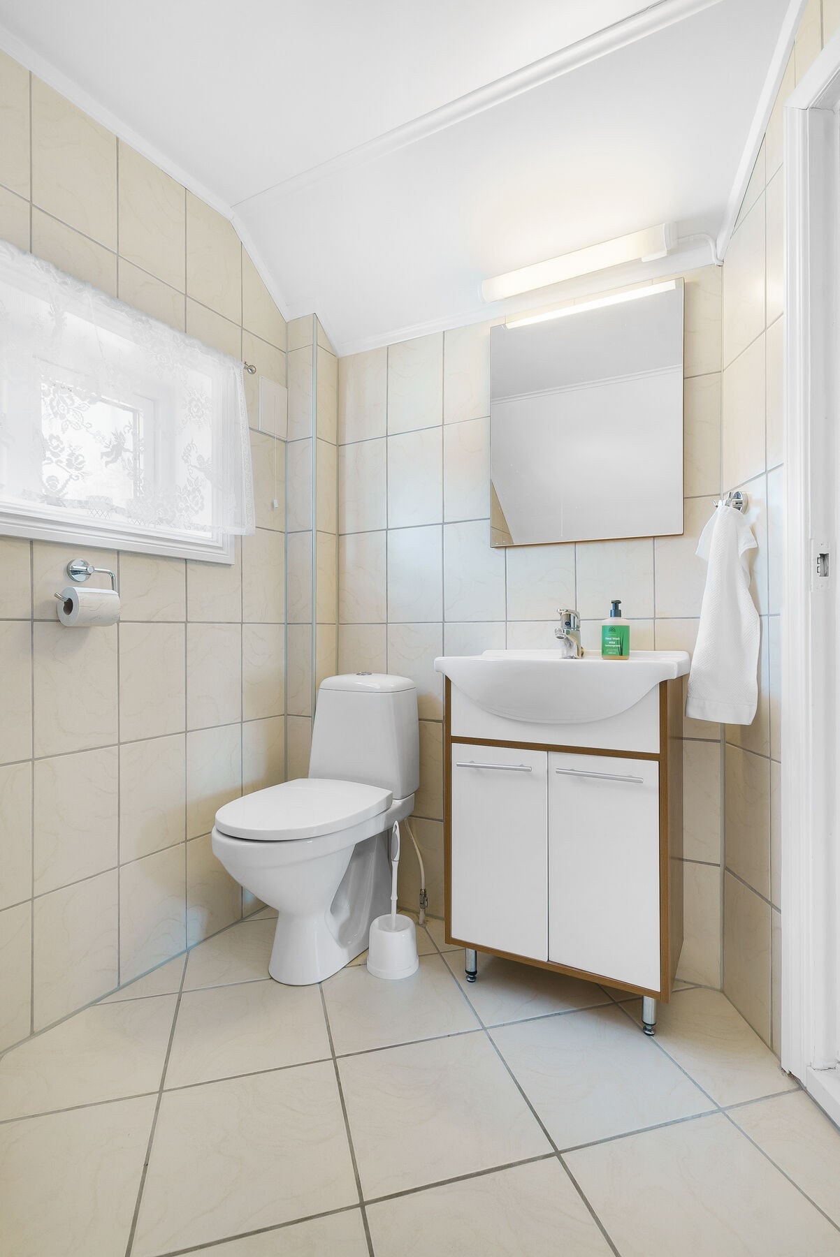 Praktisk med bad på samme etasje som soverommene. Galleribilde