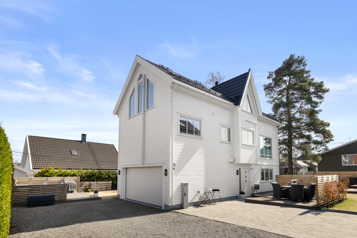 Rålekker, nyere (2018) enebolig på 184 m² bruksareal fordelt over 3 plan med attraktiv beliggenhet i et barnevennlig område på Karlsrud i bydel Nordstrand. Galleribilde