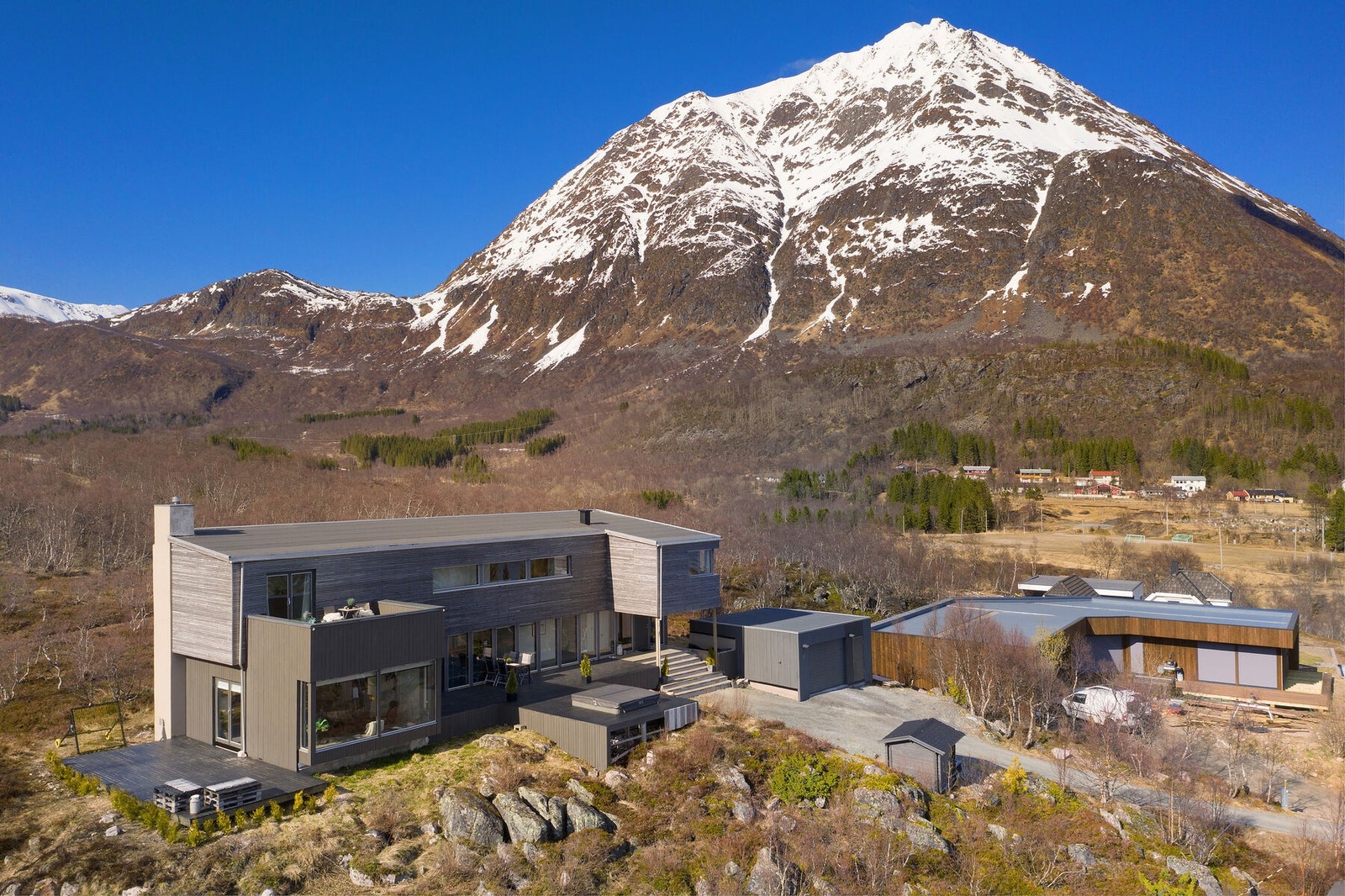 Med Kongsviktinden i bakgrunnen blir det bare mer spektakulært Galleribilde