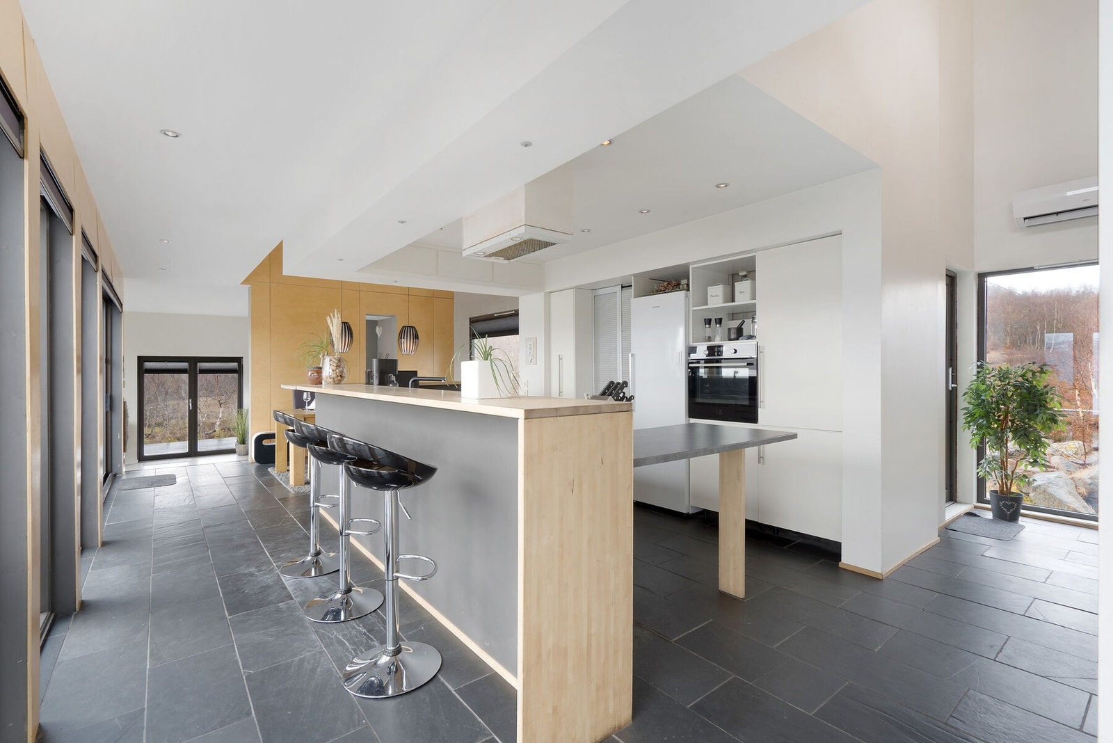 Moderne kjøkken med gode løsninger Galleribilde