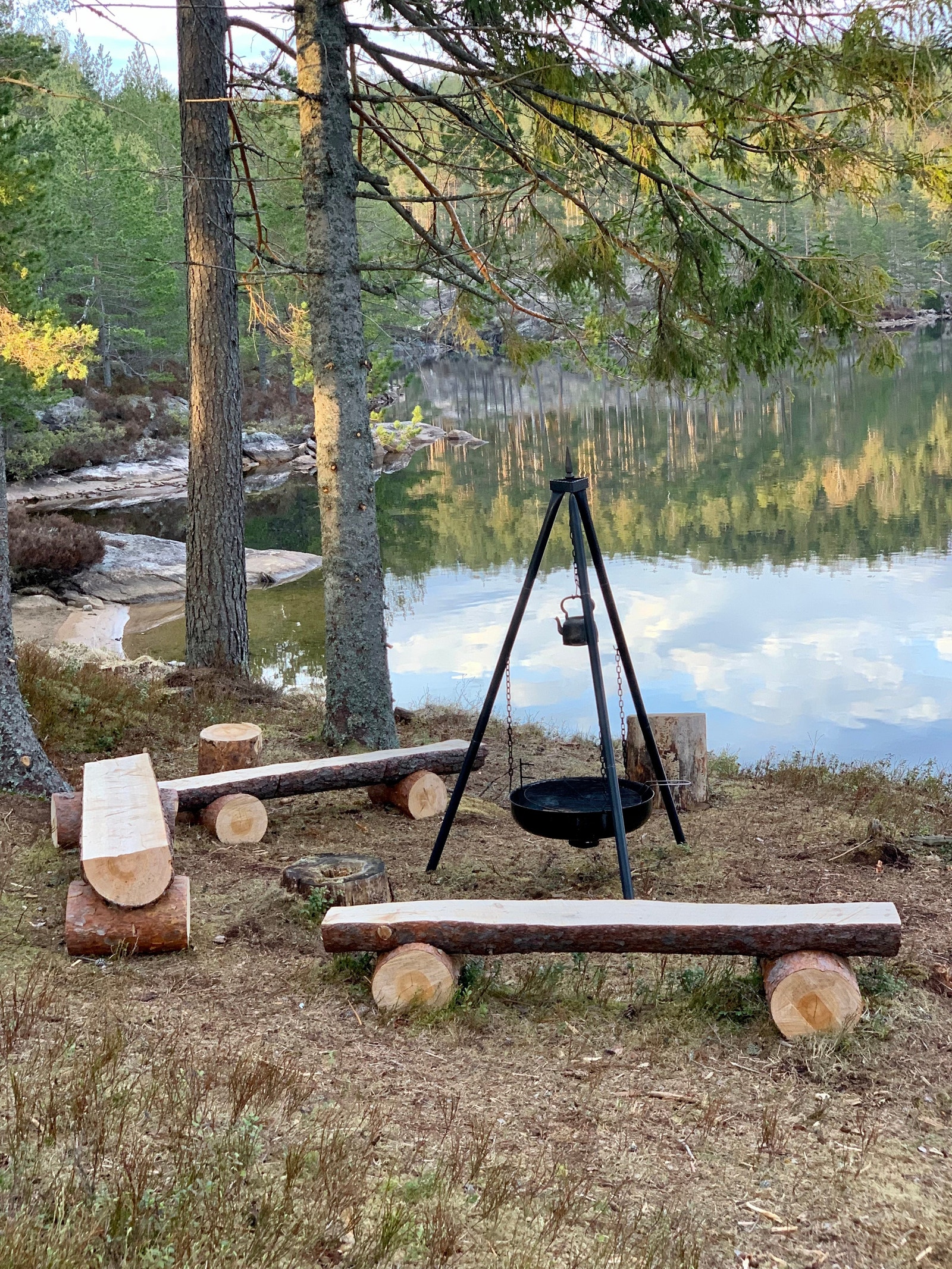 Koselig grillplass rett ved fjorden Galleribilde