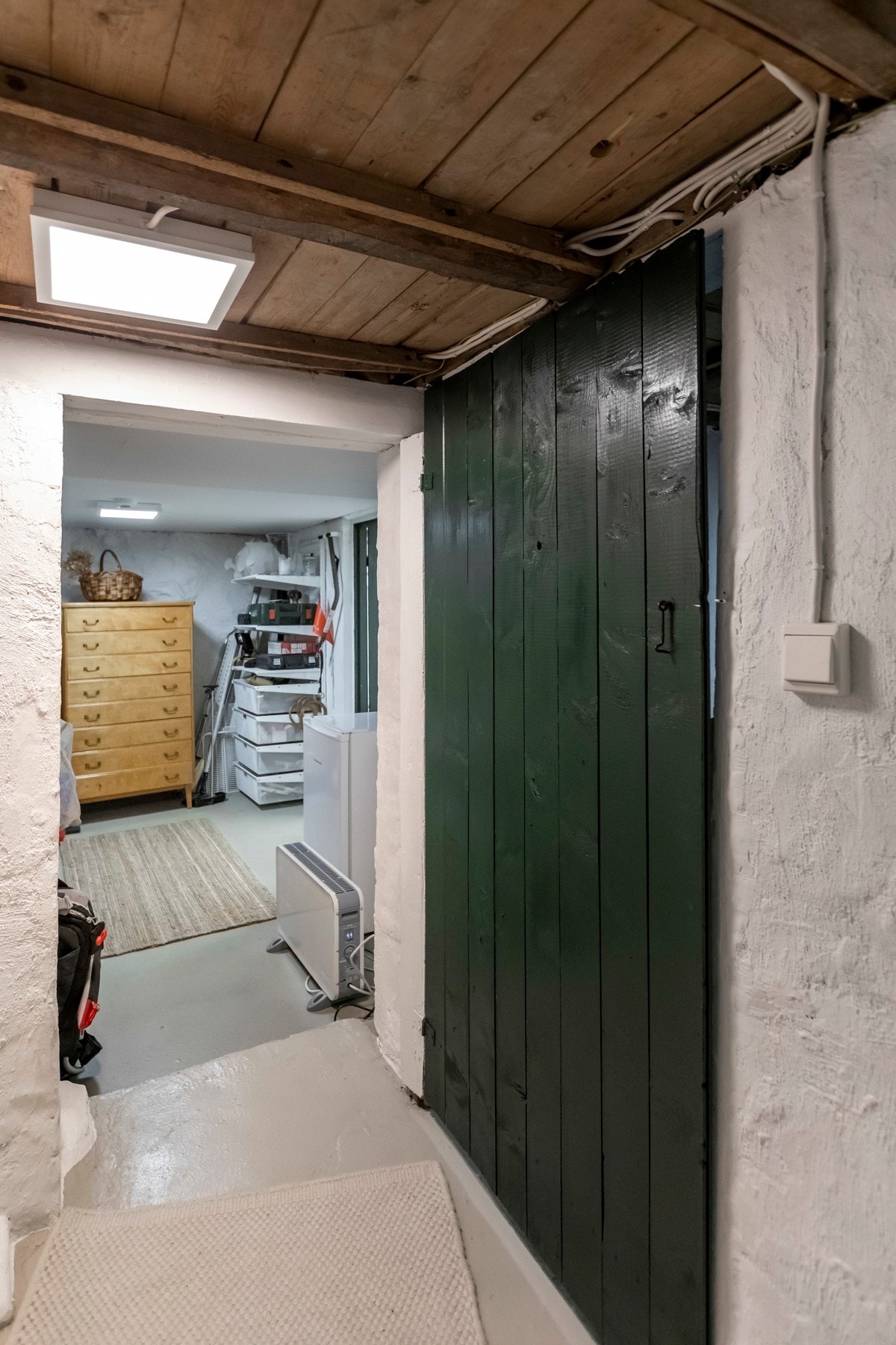 Vel nede i kjelleren. Lyst, fint og tørt. Galleribilde