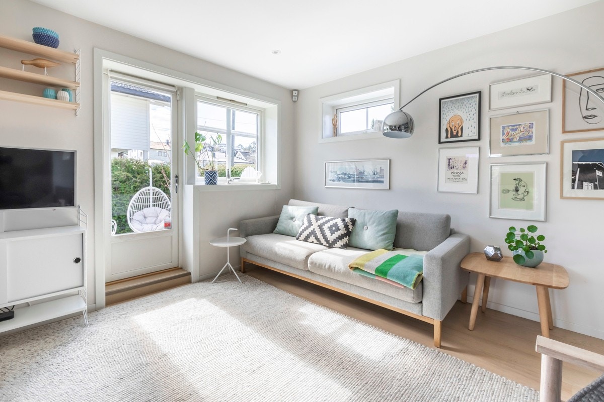 Herfra er det utgang med dør ut til hagen. Galleribilde