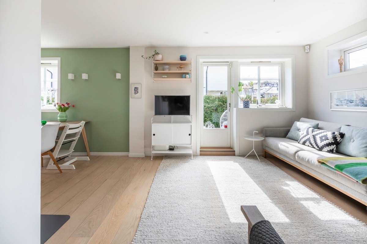 Vel inne i stua, og her skinner solen inn store deler av dagen. Galleribilde