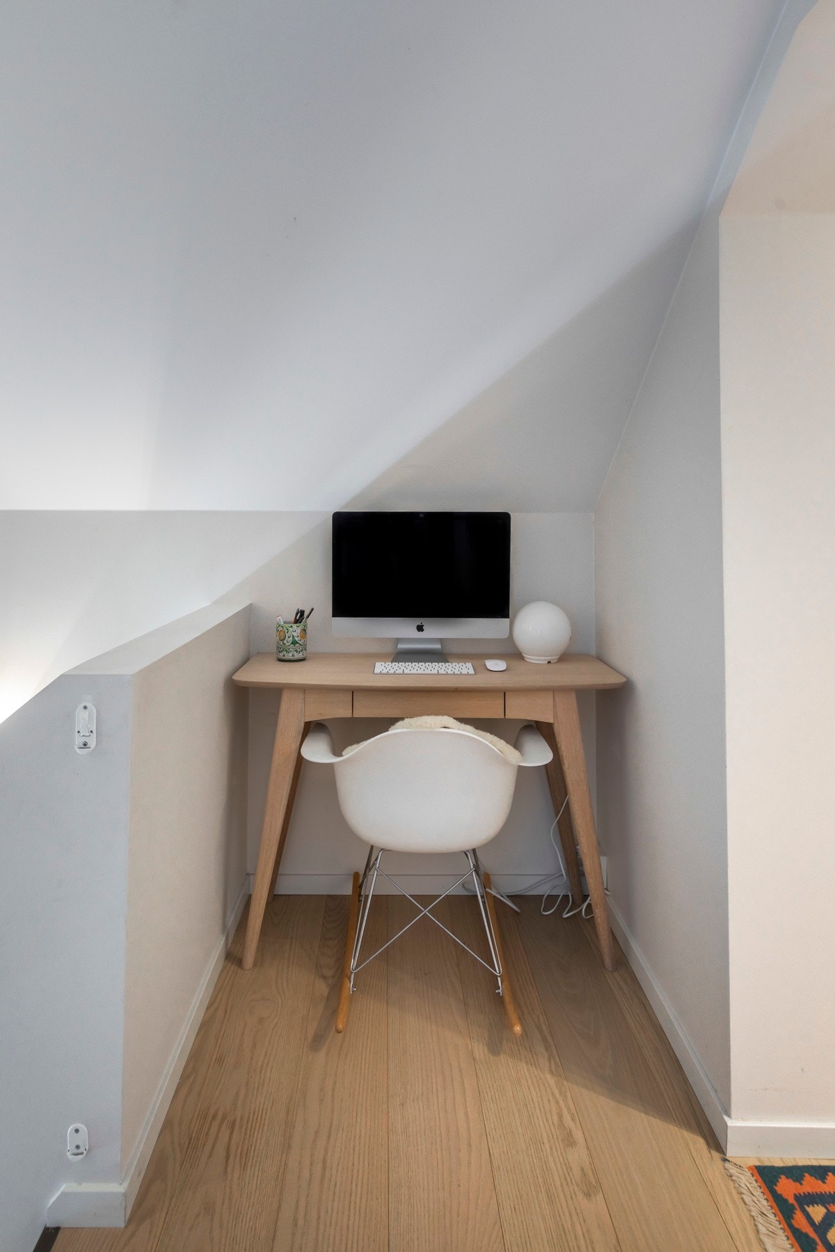 Også her oppe er det laget til en kontorplass. Det betyr at ved neste pandemi kan både mamma og pappa jobbe hjemmefra. Galleribilde