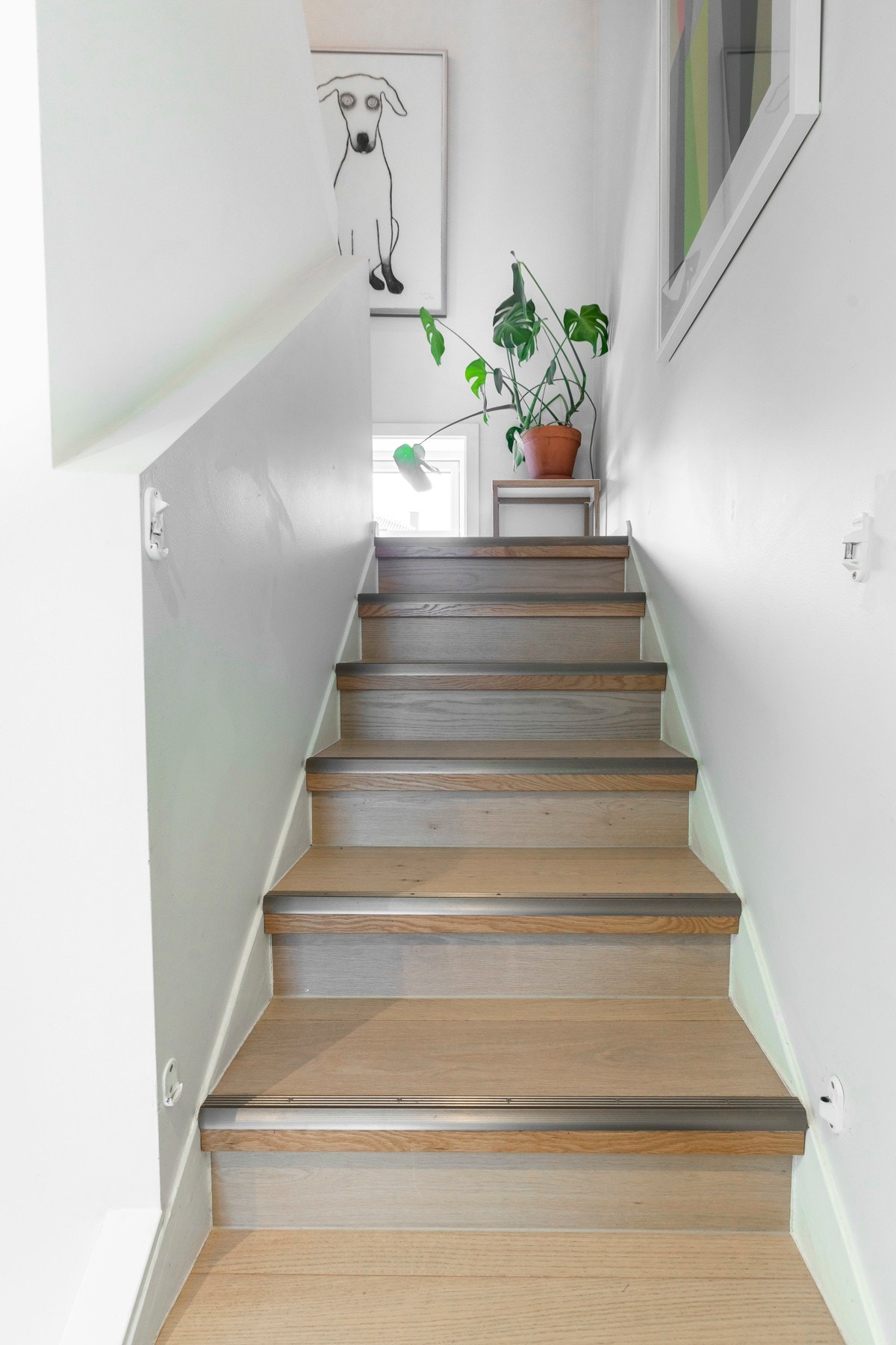 Nå skal vi opp til 2. etg, og trappen i seg selv er integrert og fin. Ikke knirker den heller! Galleribilde