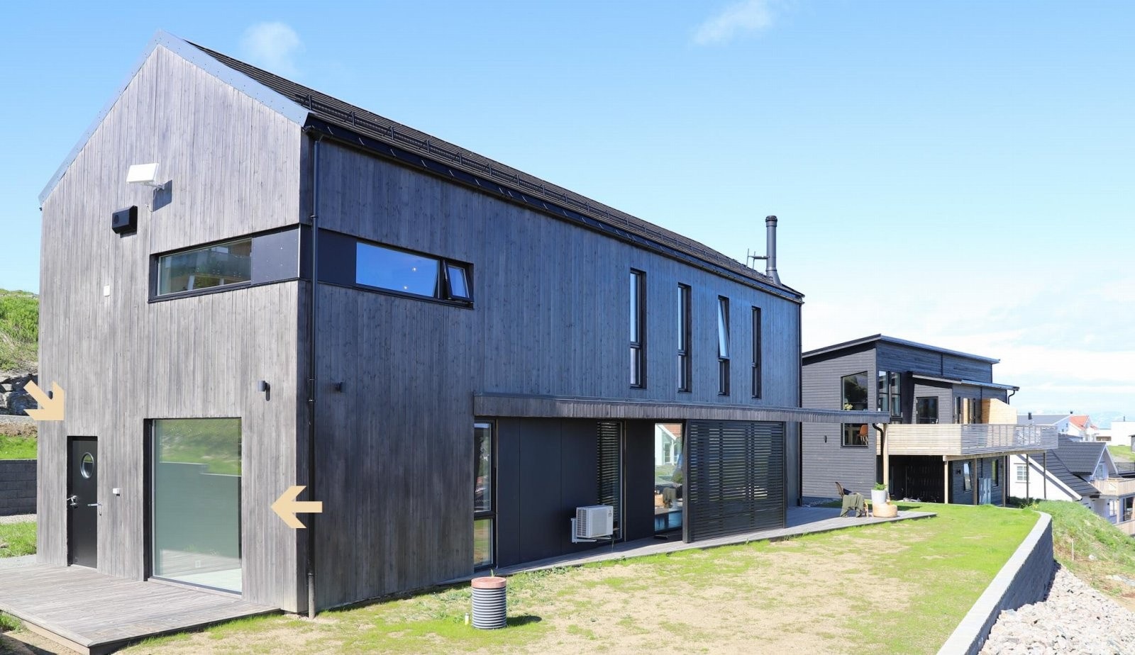 Velkommen til Mustapartajordet 26 | moderne | stilfullt | funkis | familievennlig | carport | Plen | utleiedel | utsikt | populært område | flytt rett inn! Galleribilde