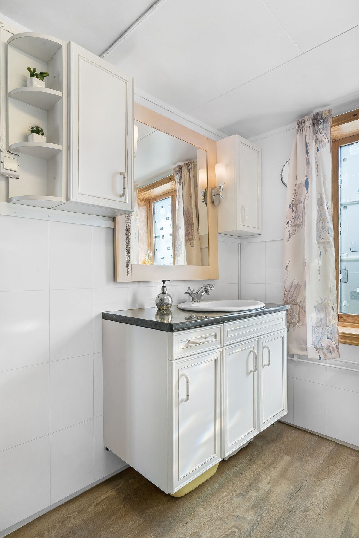 I 1. etasje finner du et moderne bad. Galleribilde