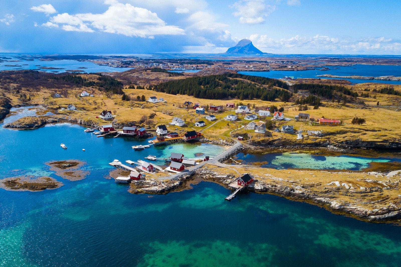 Nordsolvær er en flott del av Helgelandskysten. Galleribilde