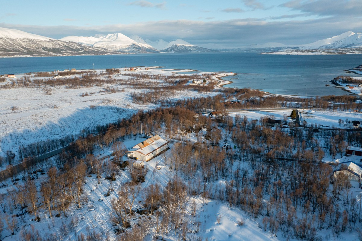 Kvaløya er et eldorado for natur- og friluftsentusiaster med umiddelbar nærhet til flotte turområder og utallige fjelltopper!