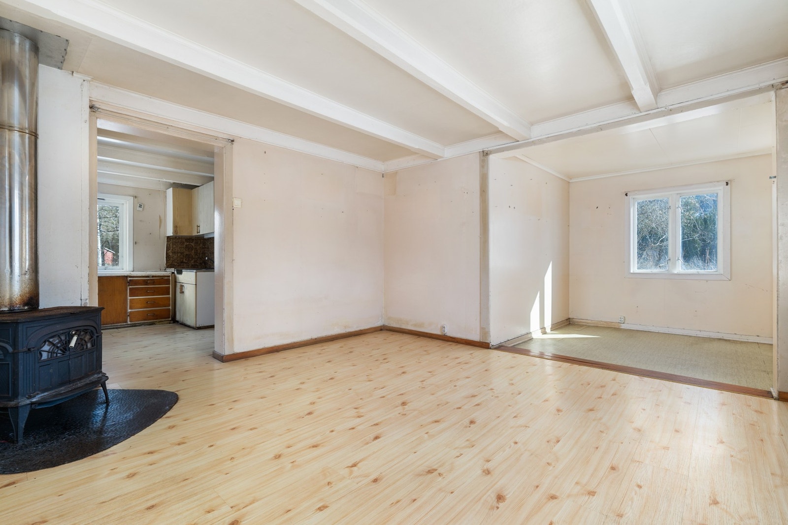 Stue med montert vedovn Galleribilde