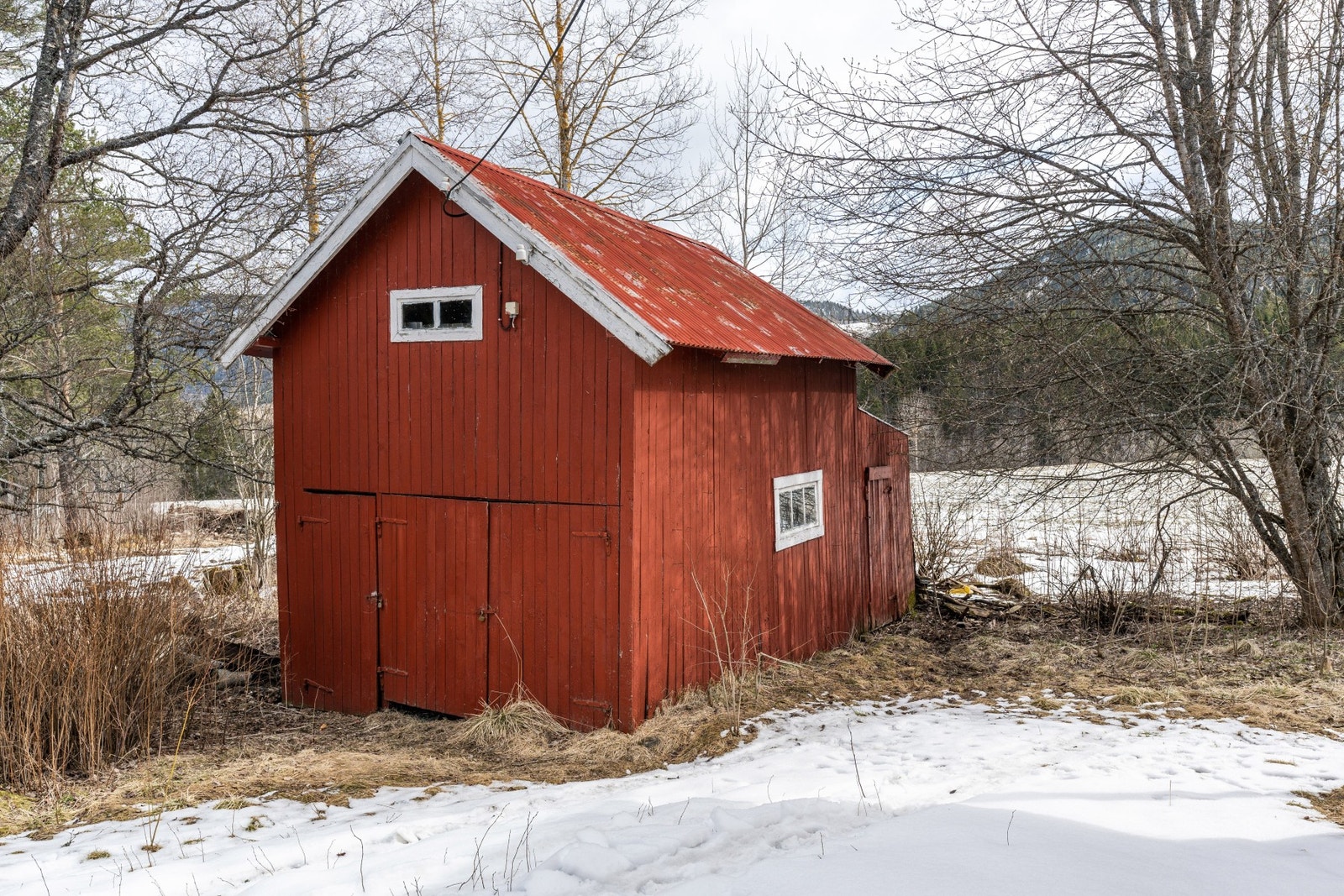 Garasjen ble oppført i 1974 og er blitt godkjent av Meldal kommune. Galleribilde