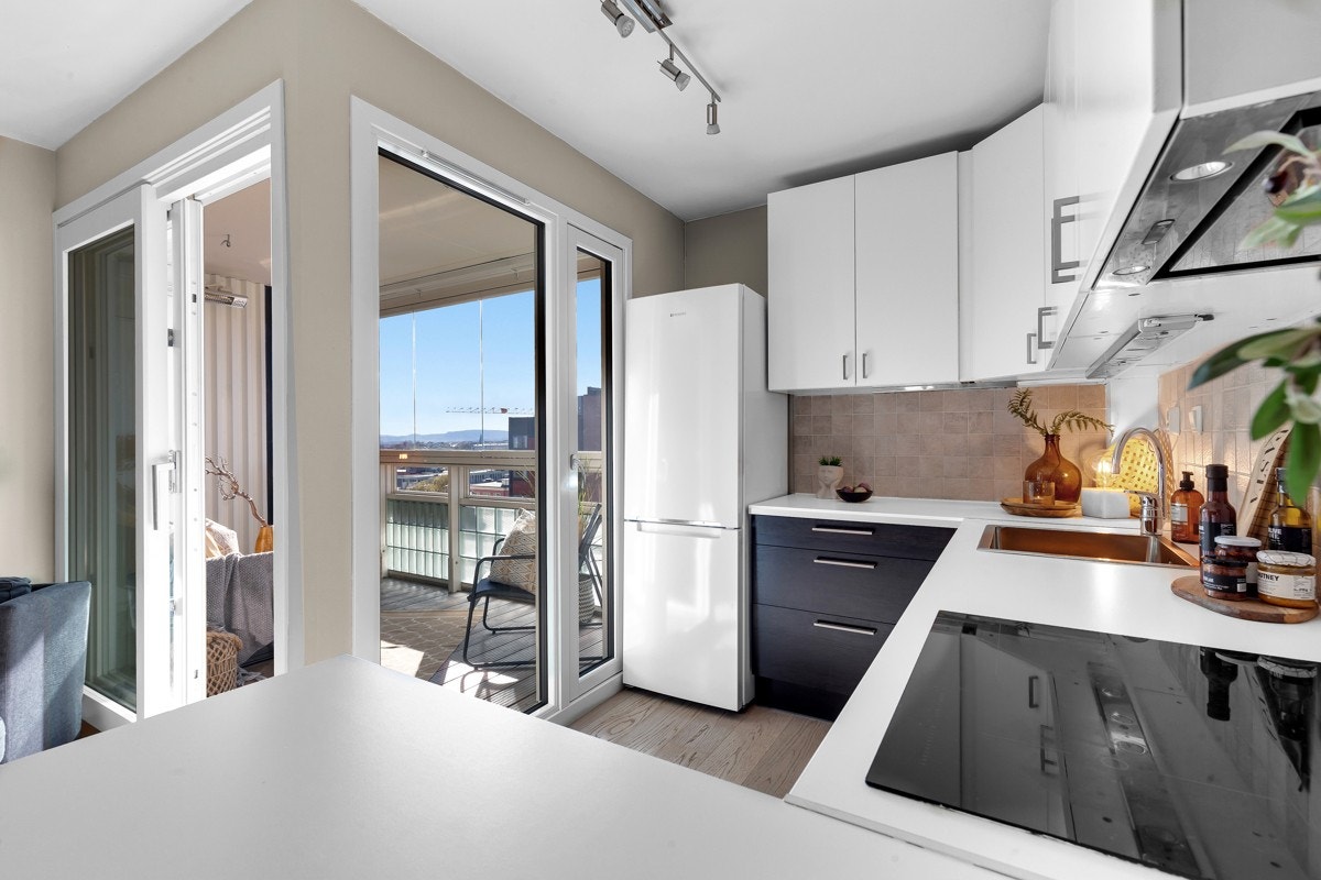 Det er flott utsikt også fra kjøkkenet. Galleribilde