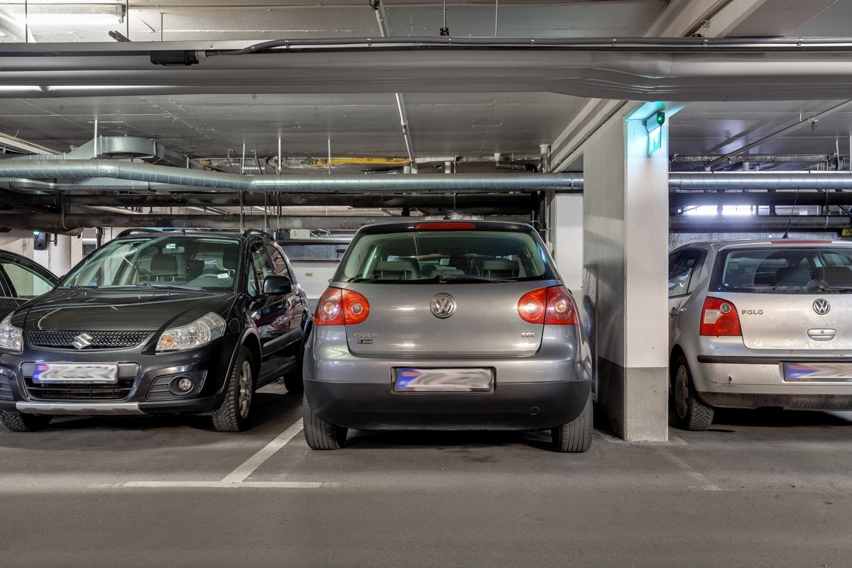 Medfølgende garasjeplass med mulighet for elbil-lader. Galleribilde