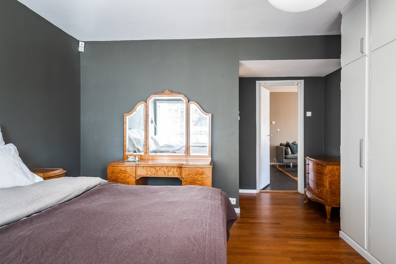 God oppbevaringsplass i praktisk plassbygd skap. Galleribilde