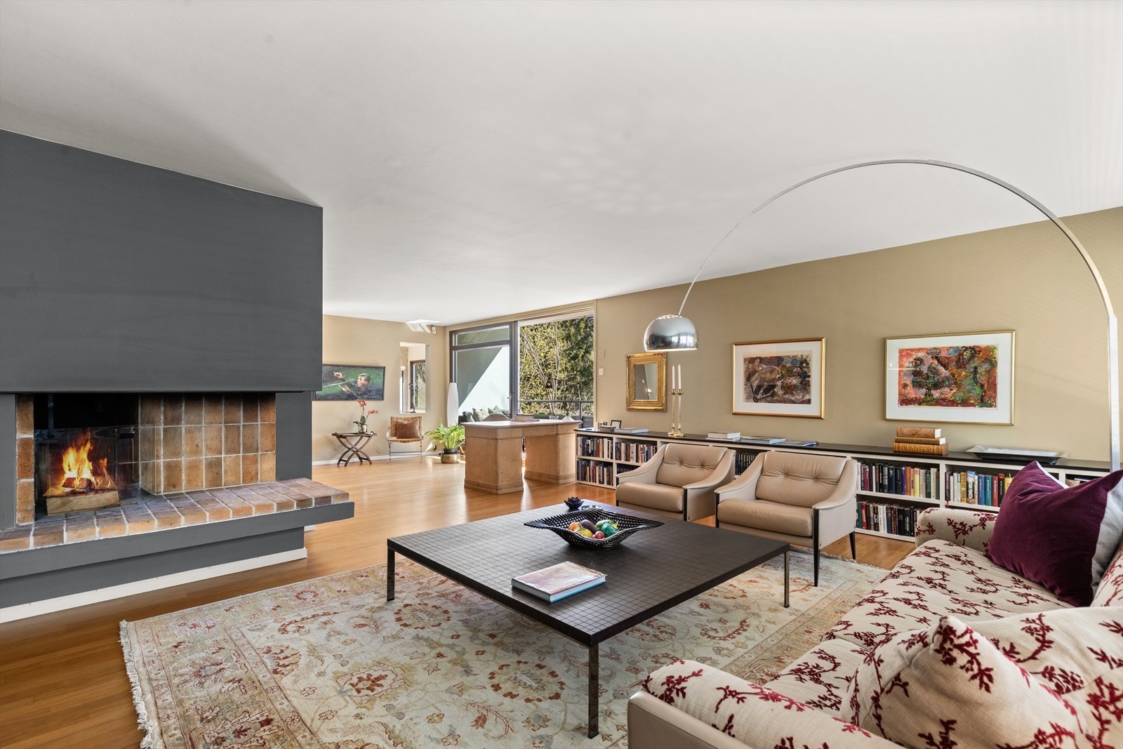 Velkommen til Øvre Ullern Terrasse 67, presentert av Snorre Pedersen v/Nordvik Røa. En unik og attraktiv leilighet på hele 240 m² (P-ROM). Galleribilde