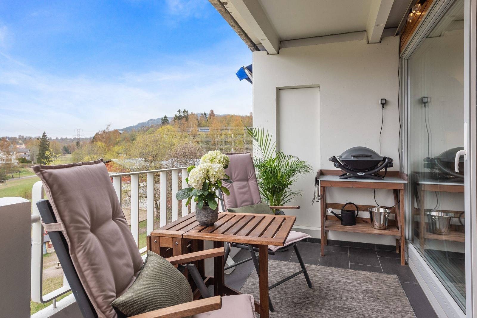 Vestvendt balkong på 10 kvm med flott utsyn. Galleribilde