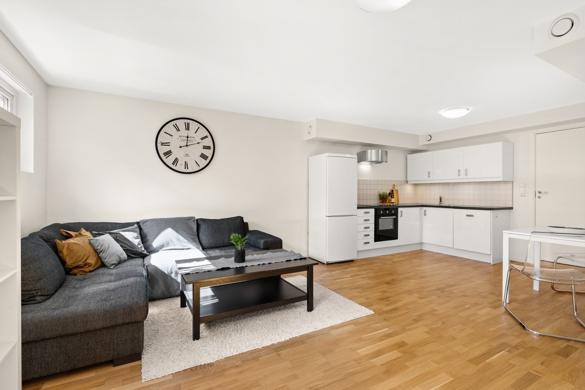 Stue/kjøkken kjeller (del av kjeller som leies ut). Galleribilde