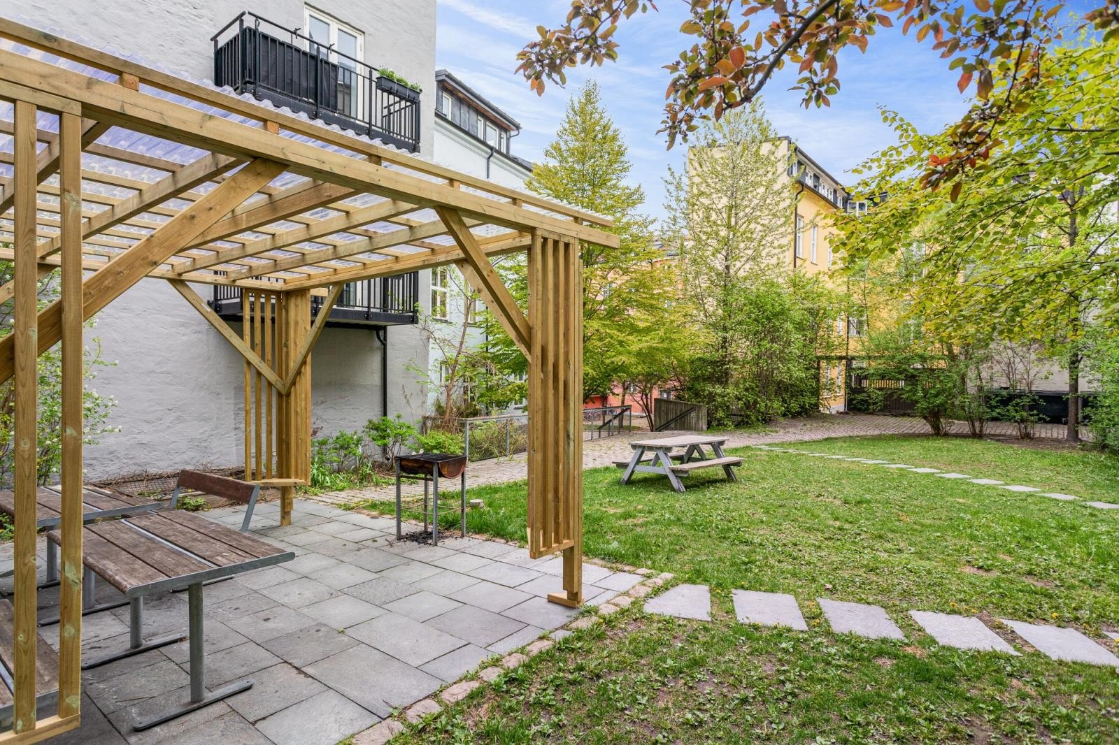 Bakgård. Galleribilde