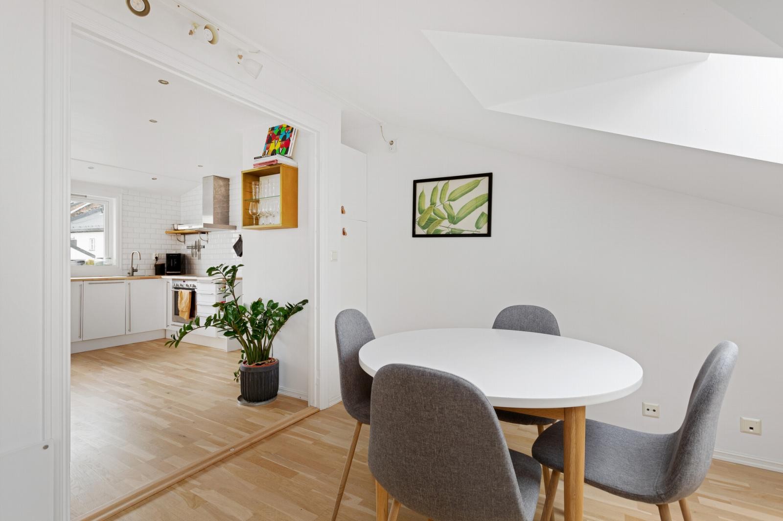 Leiligheten har en flott planløsning som gir gode soner og rom. Galleribilde