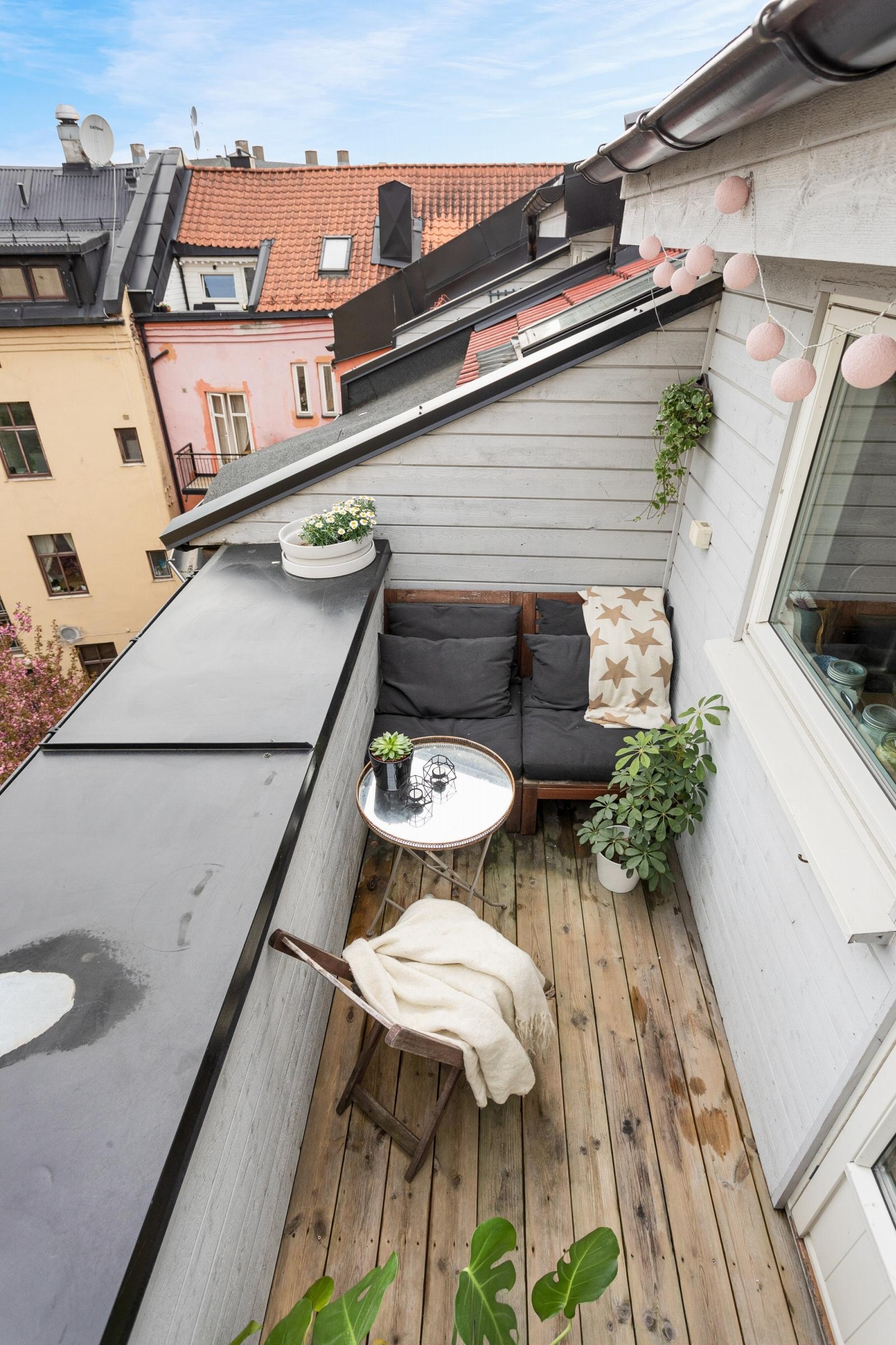 Leiligheten har en hyggelig privat takterrasse med adkomst fra kjøkken. Galleribilde