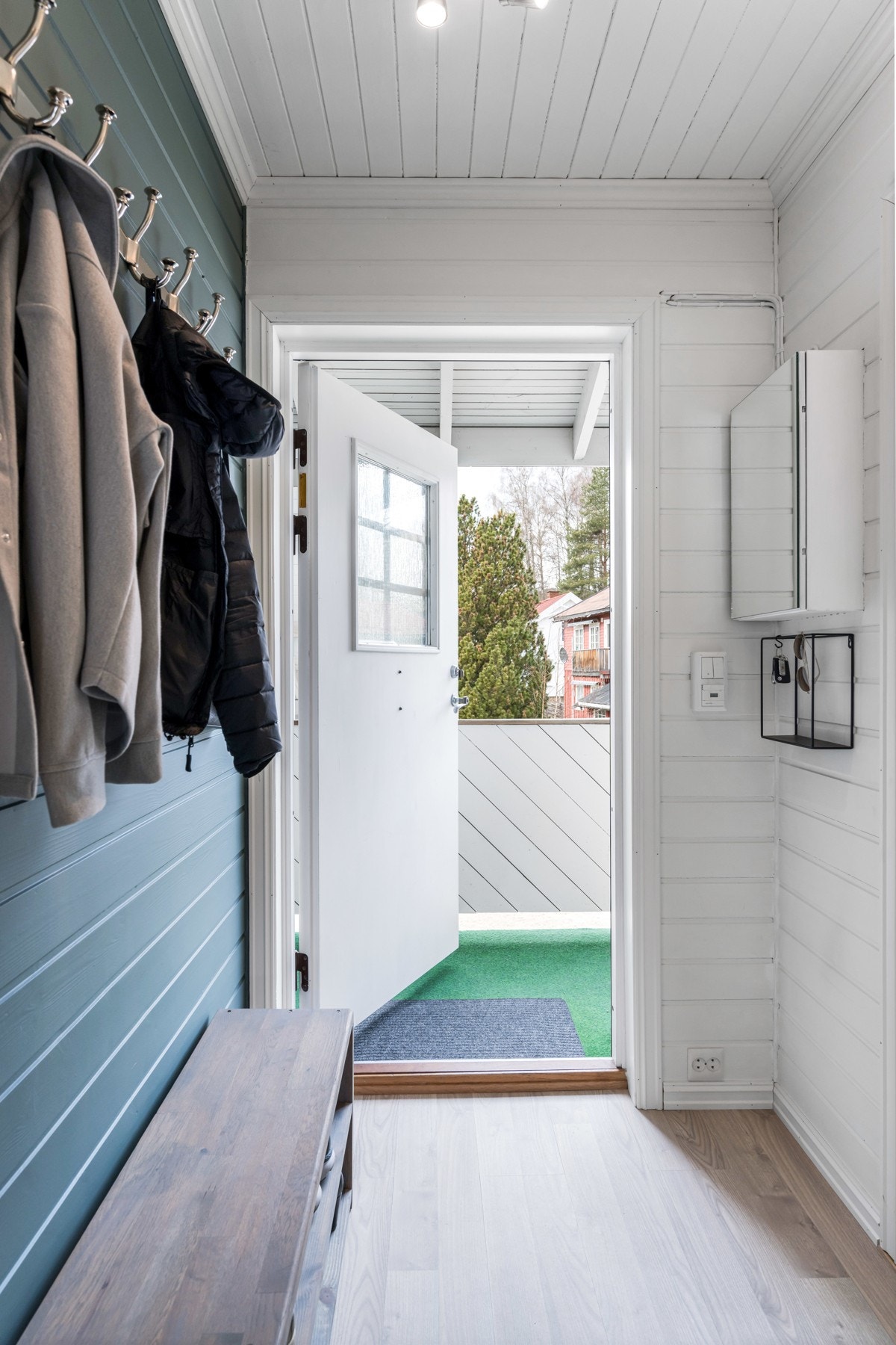 Entrè med plass til yttertøy og sko Galleribilde