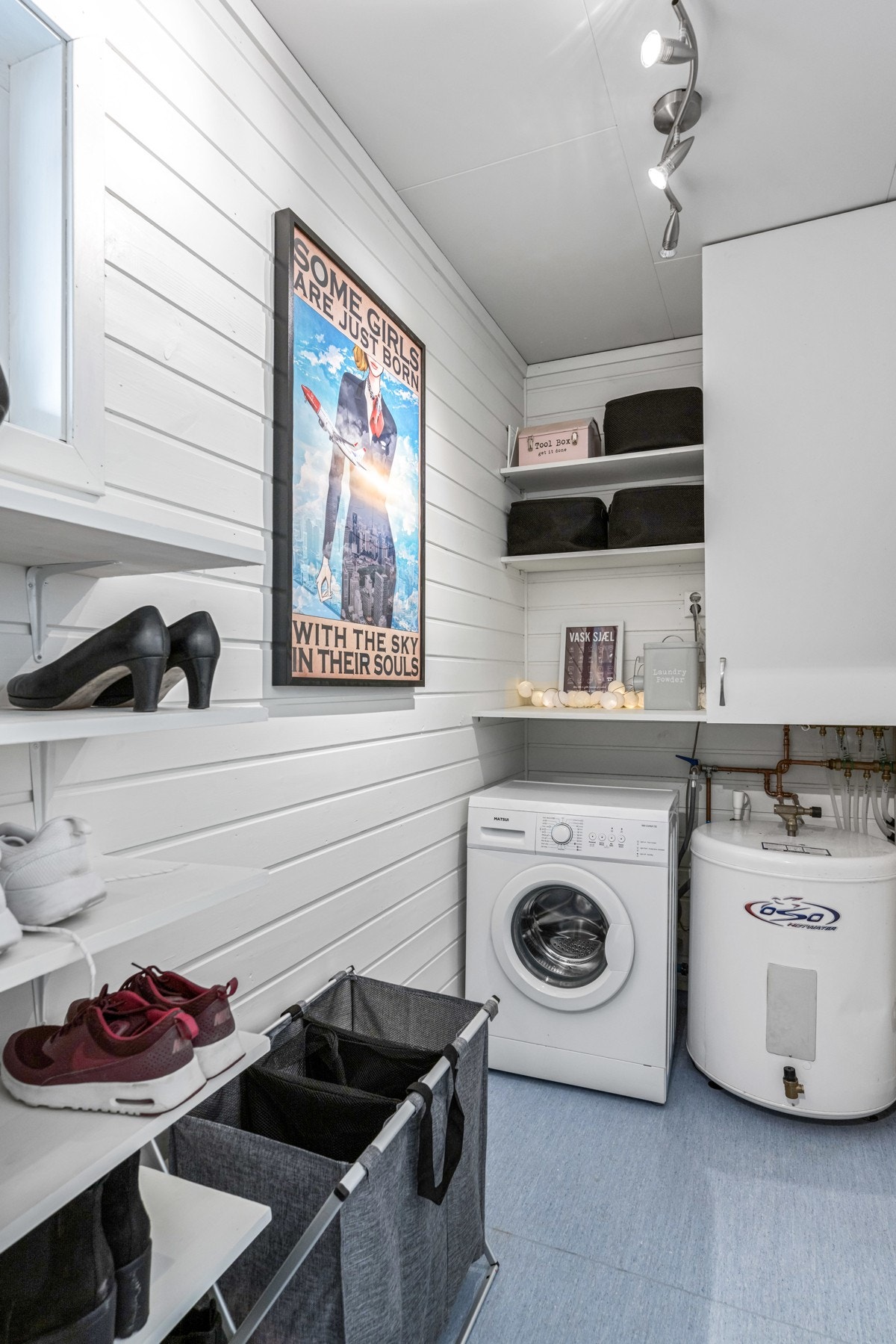 Praktisk vaskerom med adkomst fra entrè Galleribilde