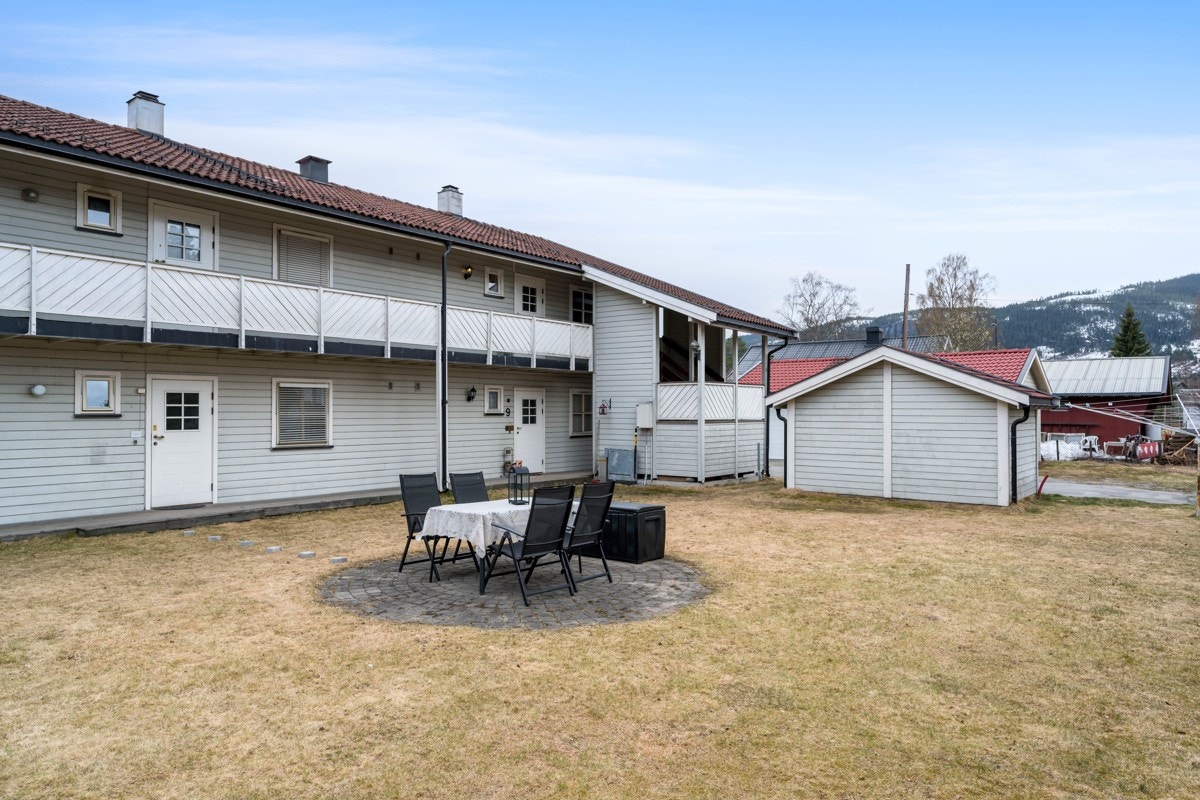 Koselig felles uteplass for beboerne i sameiet Galleribilde