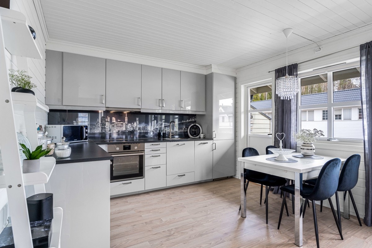 Integrerte hvitevarer på kjøkken Galleribilde