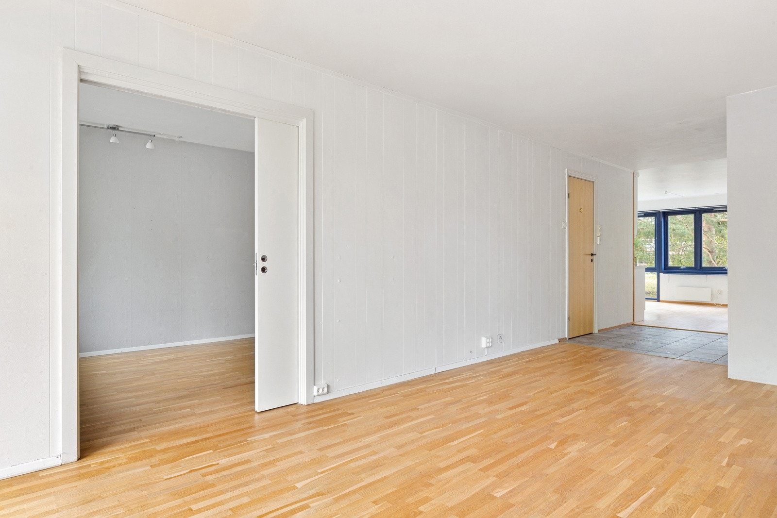 Her har du et godt utgangspunkt med store rom, fin planløsning og flere muligheter for oppussing. Galleribilde