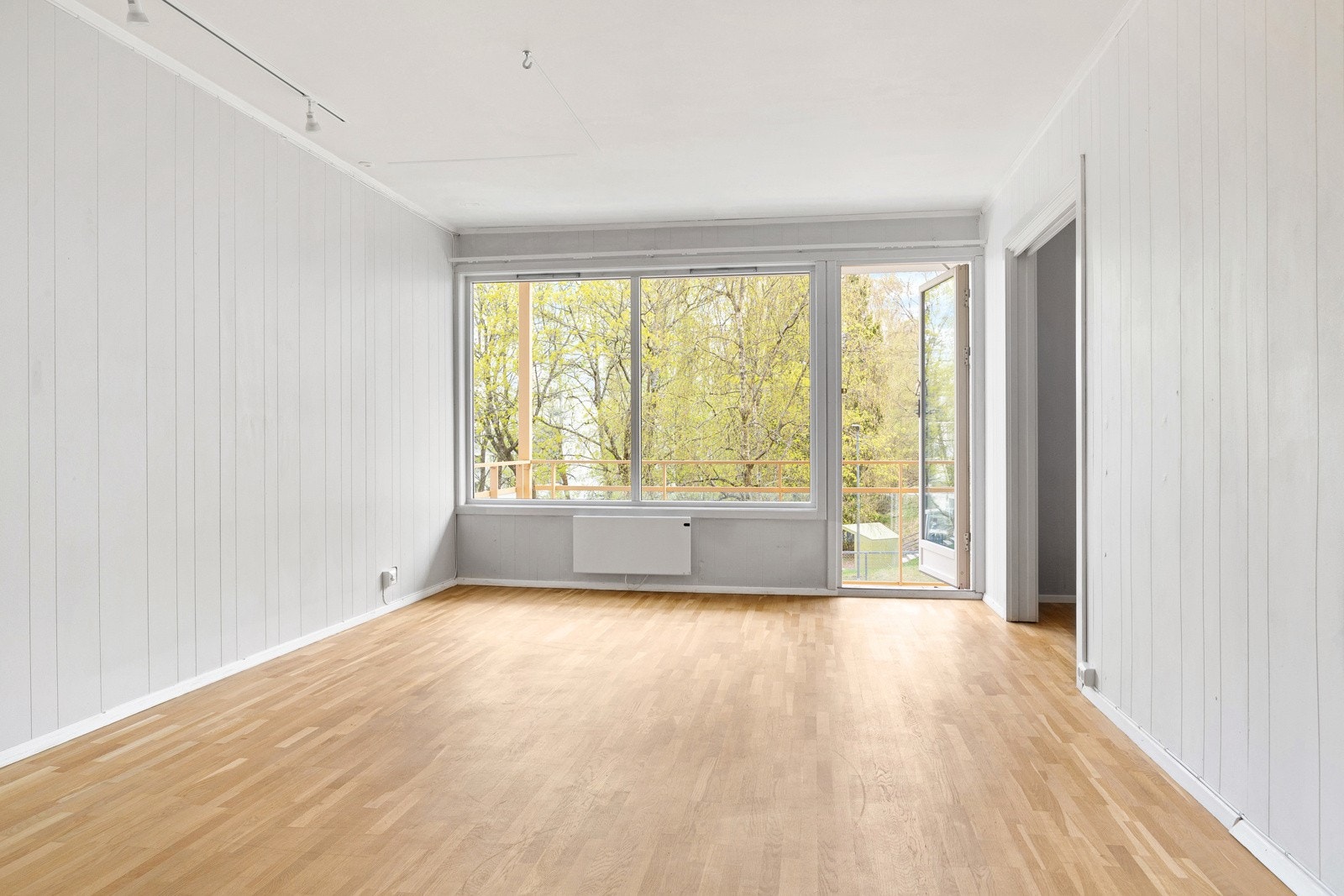 Leiligheten har en gjennomgående eldre standard og har behov for oppgradering.. Galleribilde