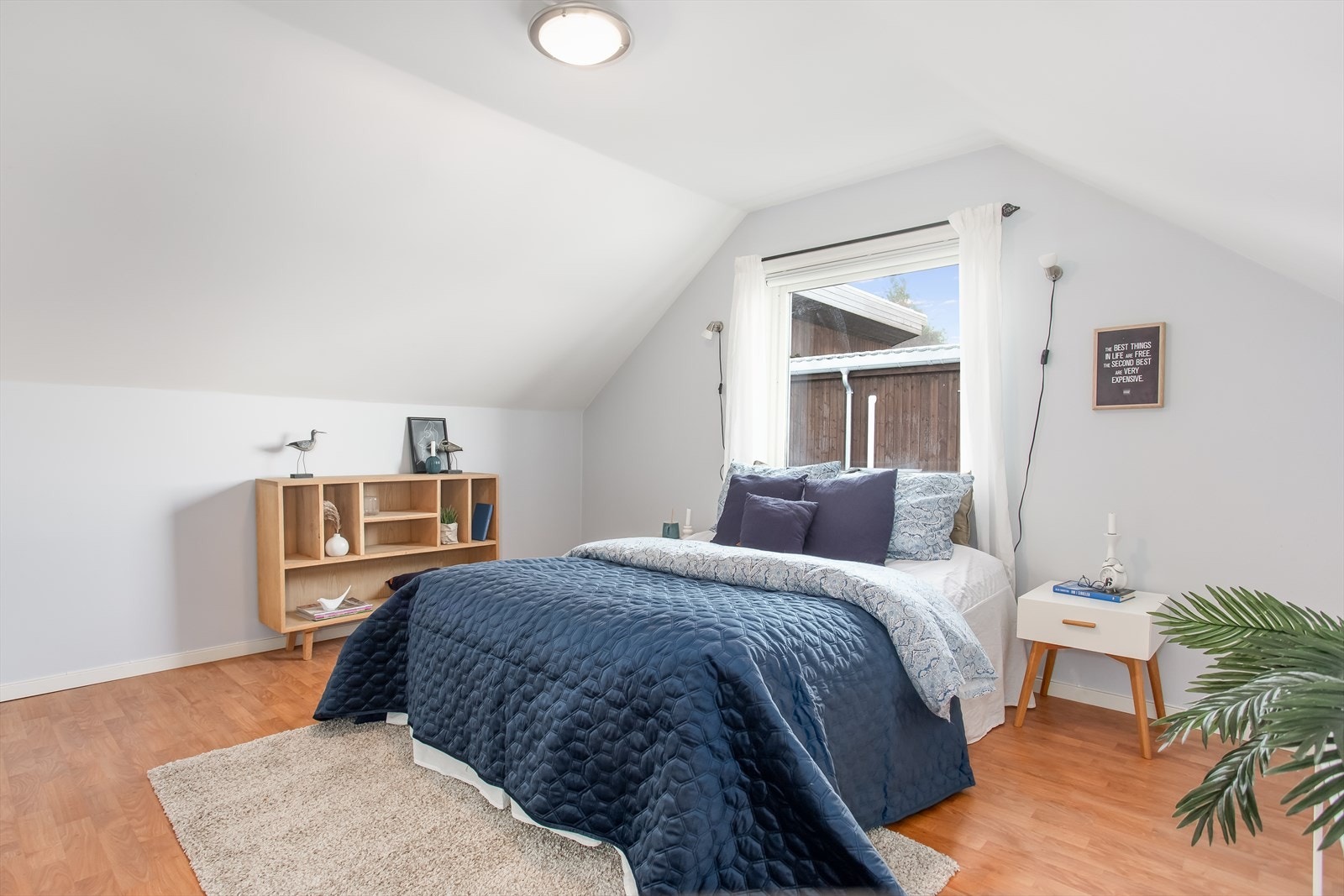 Det største soverommet ligger i andre etasje og er på 13 m² Galleribilde